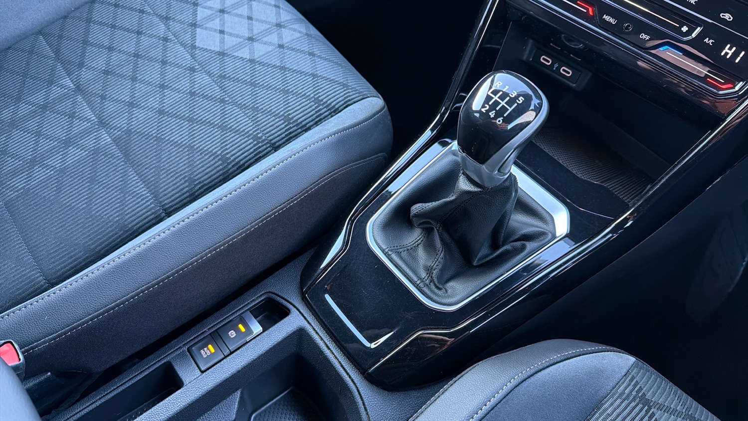 Used Volkswagen T-Roc 2022 for sale - 77138483: Photo 14