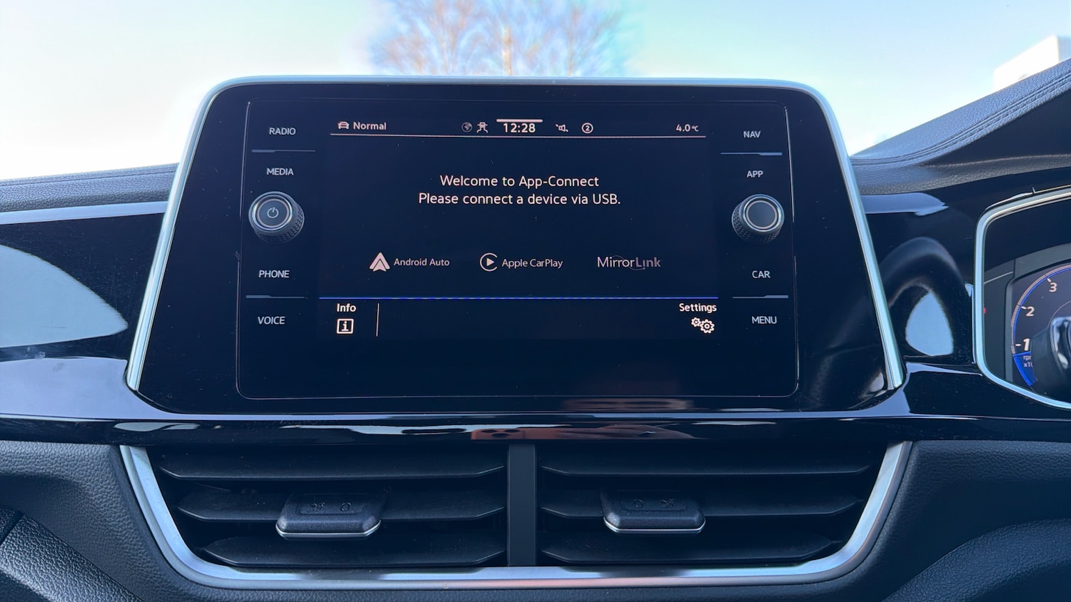 Used Volkswagen T-Roc 2022 for sale - 77138483: Photo 31