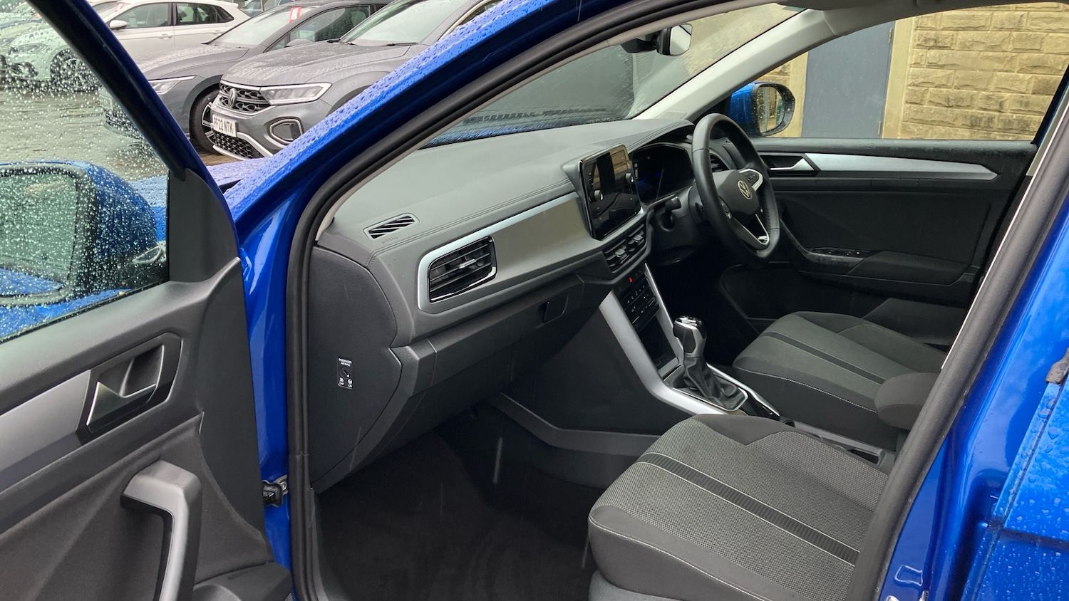 Used Volkswagen T-Roc 2022 for sale - 76557308: Photo 2