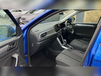 Used Volkswagen T-Roc 2022 for sale - 76557308: Photo