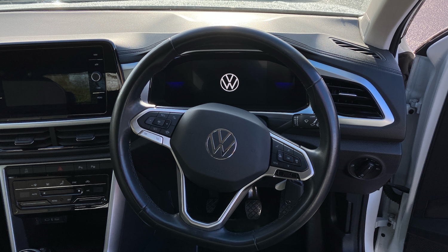 Used Volkswagen T-Roc 2023 for sale - 76451793: Photo 10