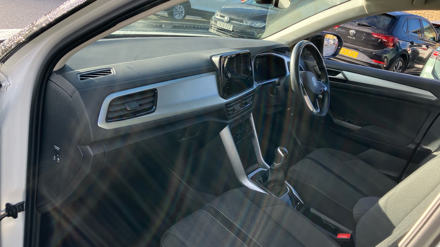 Used Volkswagen T-Roc 2023 for sale - 76451793: Photo 2