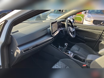 Used Volkswagen Golf 2024 for sale - 76384881: Photo