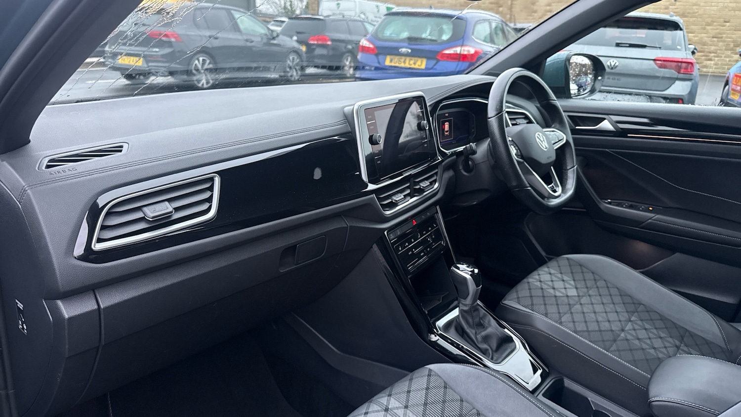 Used Volkswagen T-Roc 2022 for sale - 77271262: Photo 2