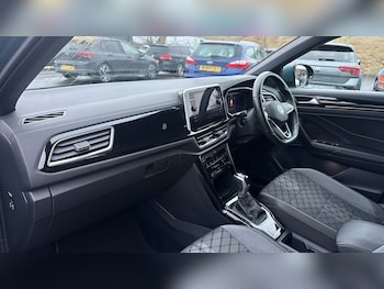 Used Volkswagen T-Roc 2022 for sale - 77271262: Photo