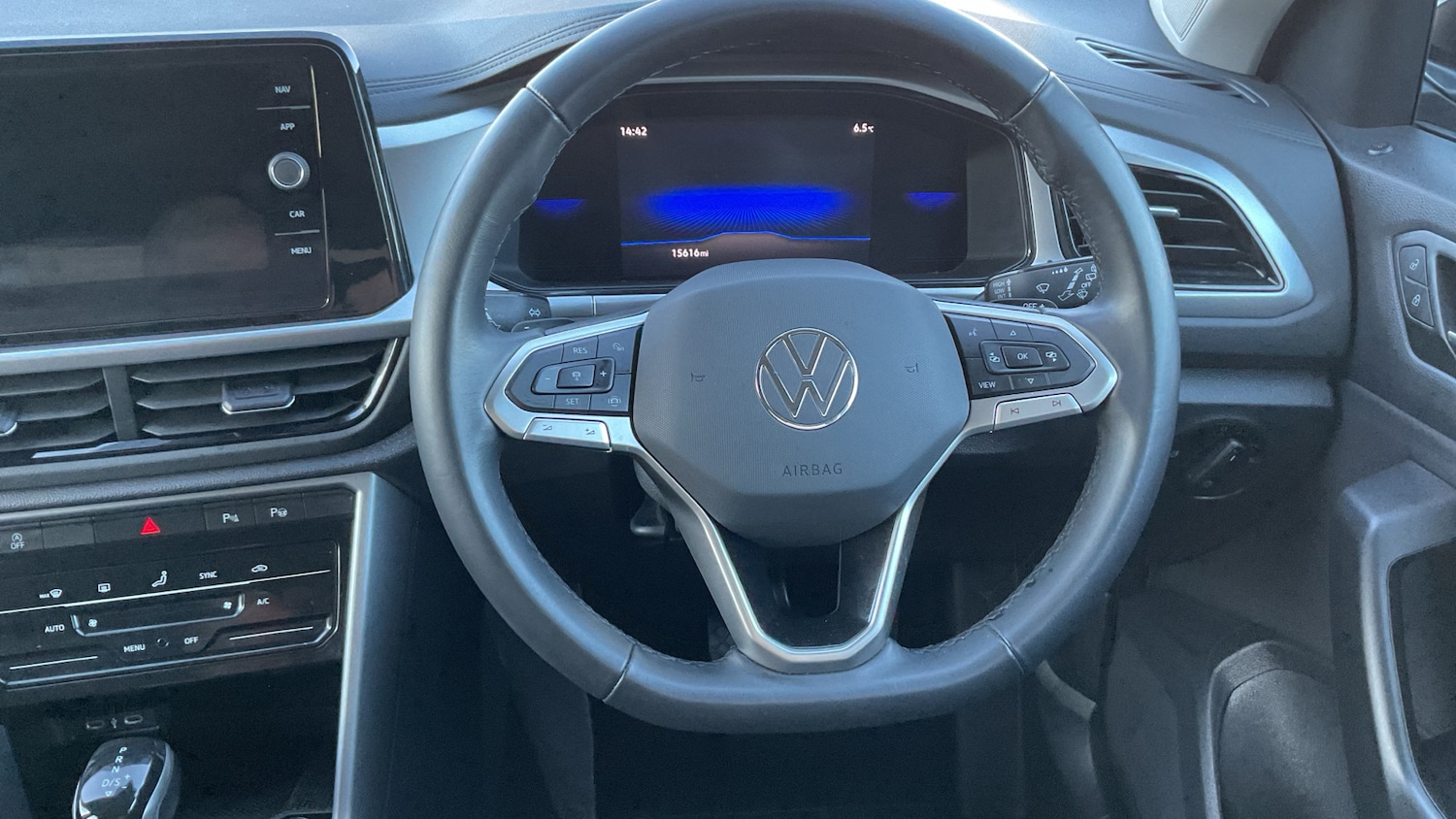 Used Volkswagen T-Roc 2025 for sale - 77247249: Photo 10