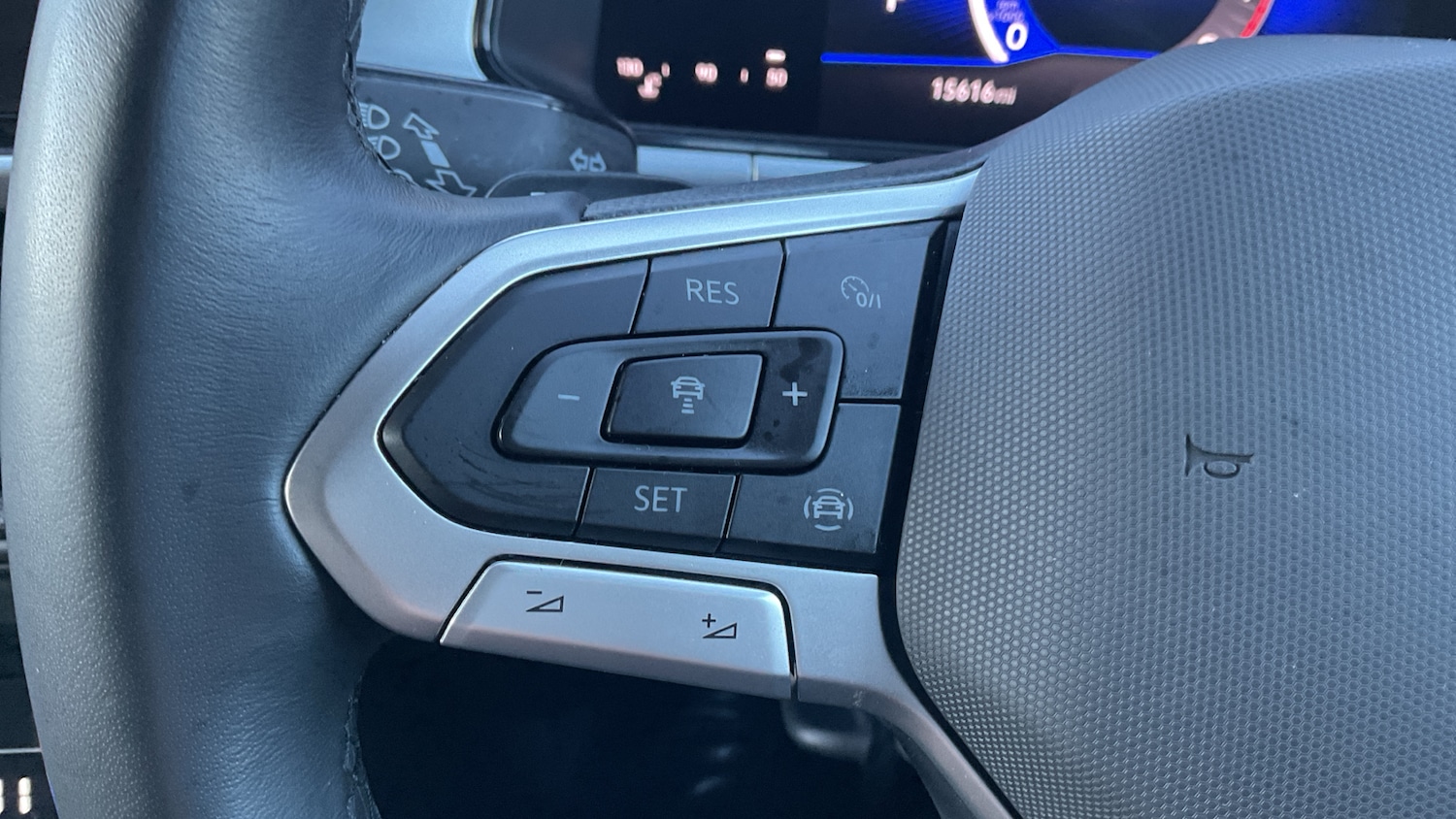 Used Volkswagen T-Roc 2025 for sale - 77247249: Photo 17