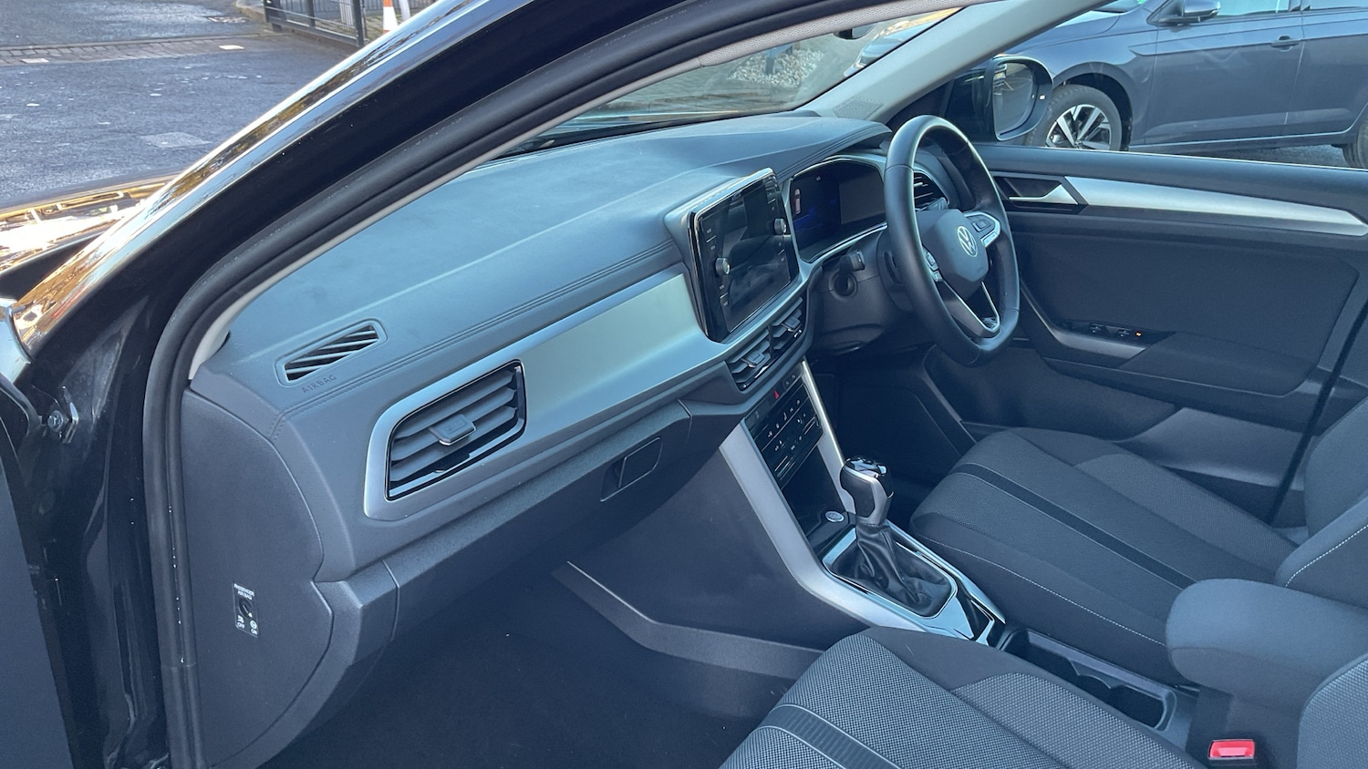 Used Volkswagen T-Roc 2025 for sale - 77247249: Photo 2