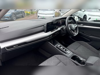 Used Volkswagen Golf 2024 for sale - 77917645: Photo