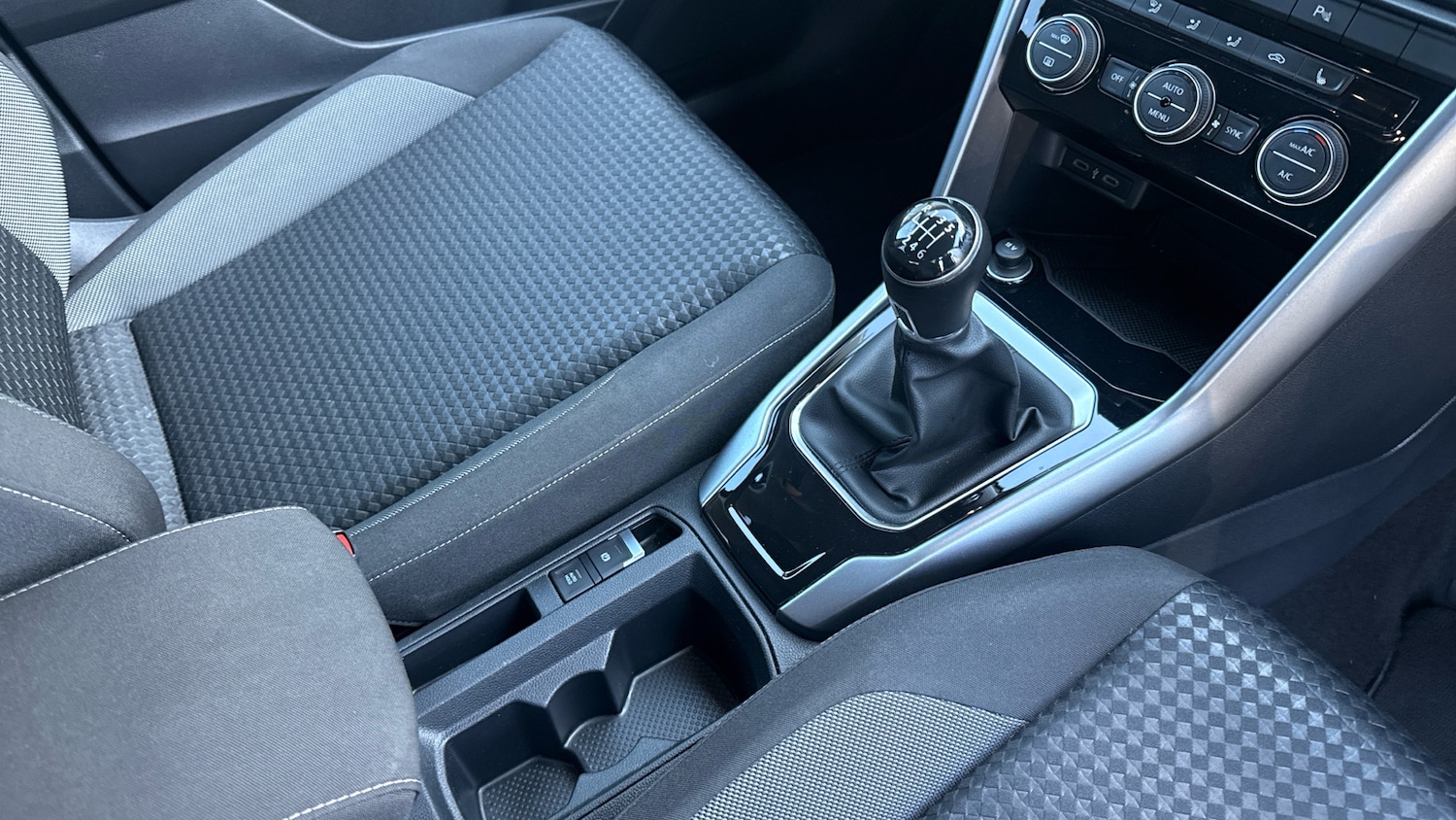 Used Volkswagen T-Roc 2022 for sale - 77946959: Photo 14