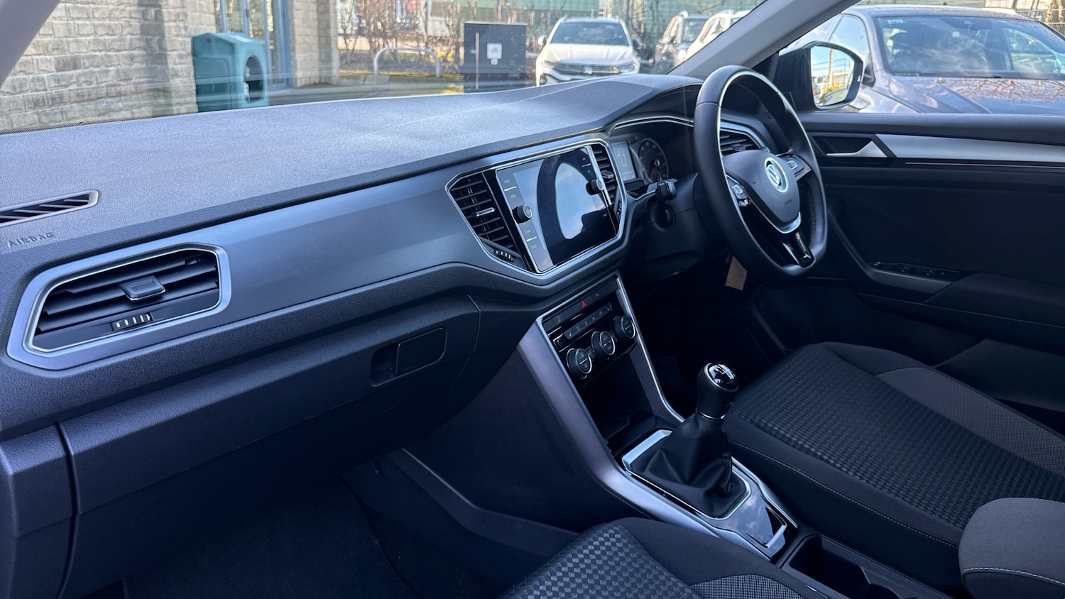 Used Volkswagen T-Roc 2022 for sale - 77946959: Photo 2