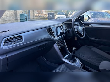 Used Volkswagen T-Roc 2022 for sale - 77946959: Photo