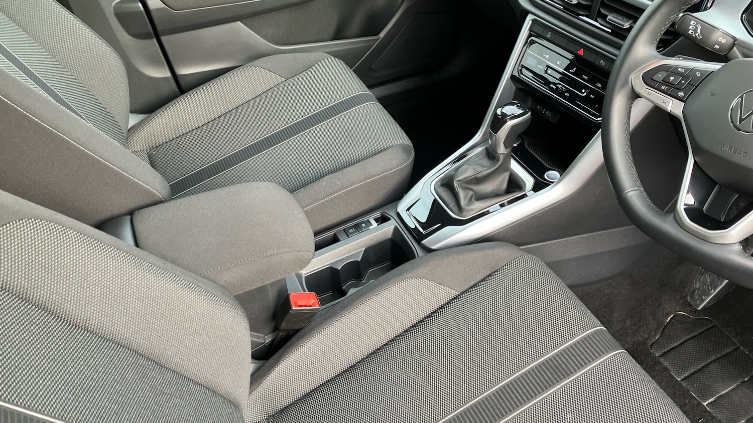 Used Volkswagen T-Roc 2025 for sale - 76830523: Photo 14