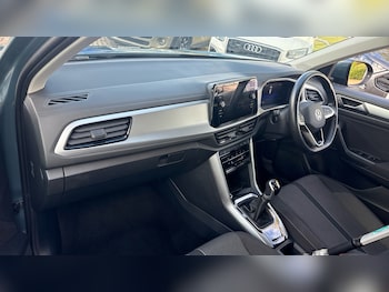 Used Volkswagen T-Roc 2024 for sale - 75894437: Photo