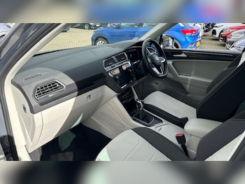 Used Volkswagen Tiguan 2022 for sale - 76143563: Photo 2