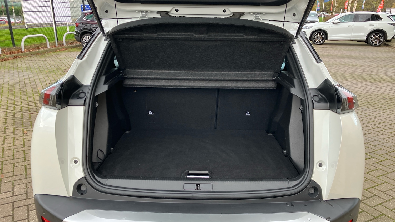 Used Peugeot 2008 2021 for sale - 76616372: Photo 4