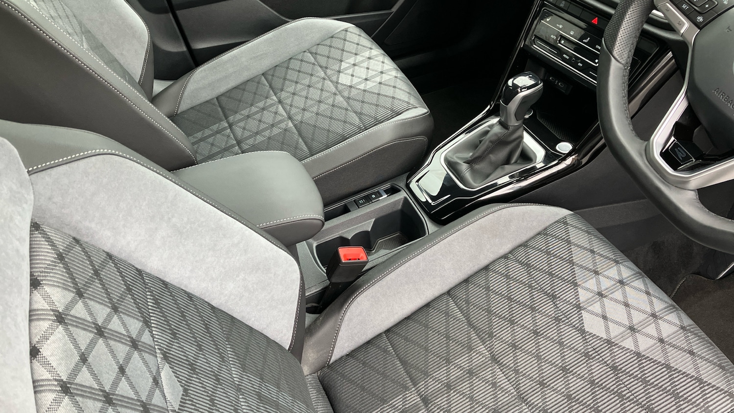 Used Volkswagen T-Roc 2025 for sale - 77071376: Photo 14