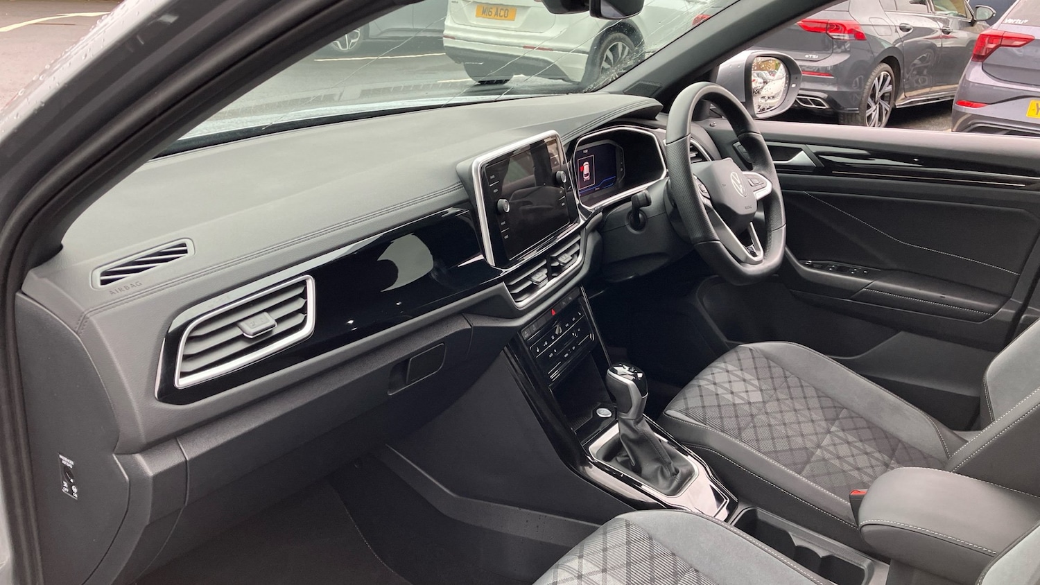 Used Volkswagen T-Roc 2025 for sale - 77071376: Photo 2