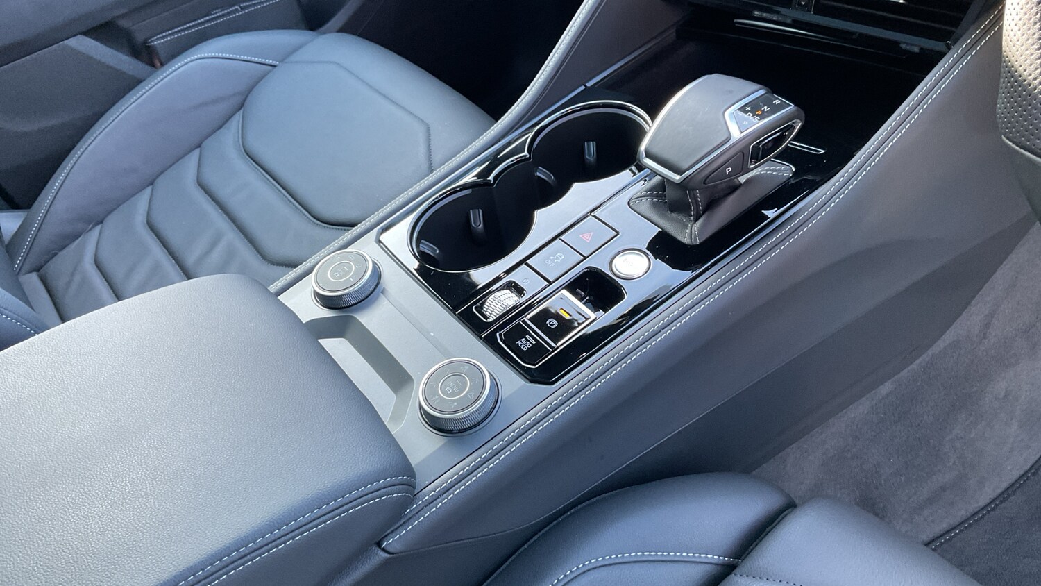 Used Volkswagen Touareg 2025 for sale - 77803055: Photo 14