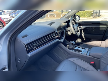 Used Volkswagen Touareg 2025 for sale - 77803055: Photo