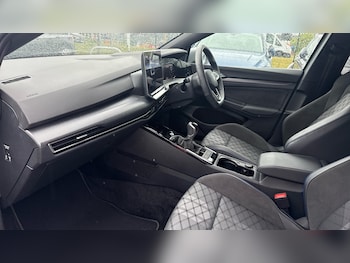 Used Volkswagen Golf 2024 for sale - 75820347: Photo