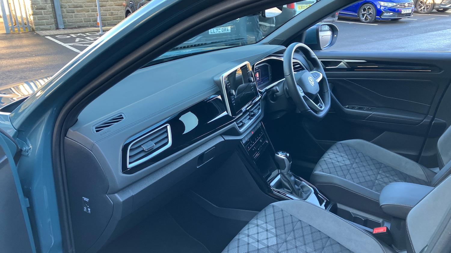 Used Volkswagen T-Roc 2025 for sale - 76734922: Photo 2