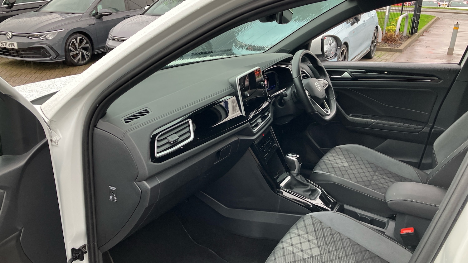 Used Volkswagen T-Roc 2022 for sale - 76948179: Photo 2