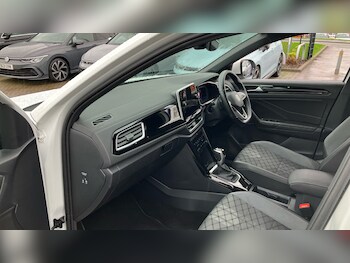 Used Volkswagen T-Roc 2022 for sale - 76948179: Photo