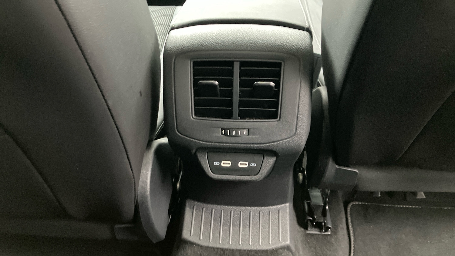 Used Volkswagen T-Roc 2022 for sale - 76948179: Photo 35