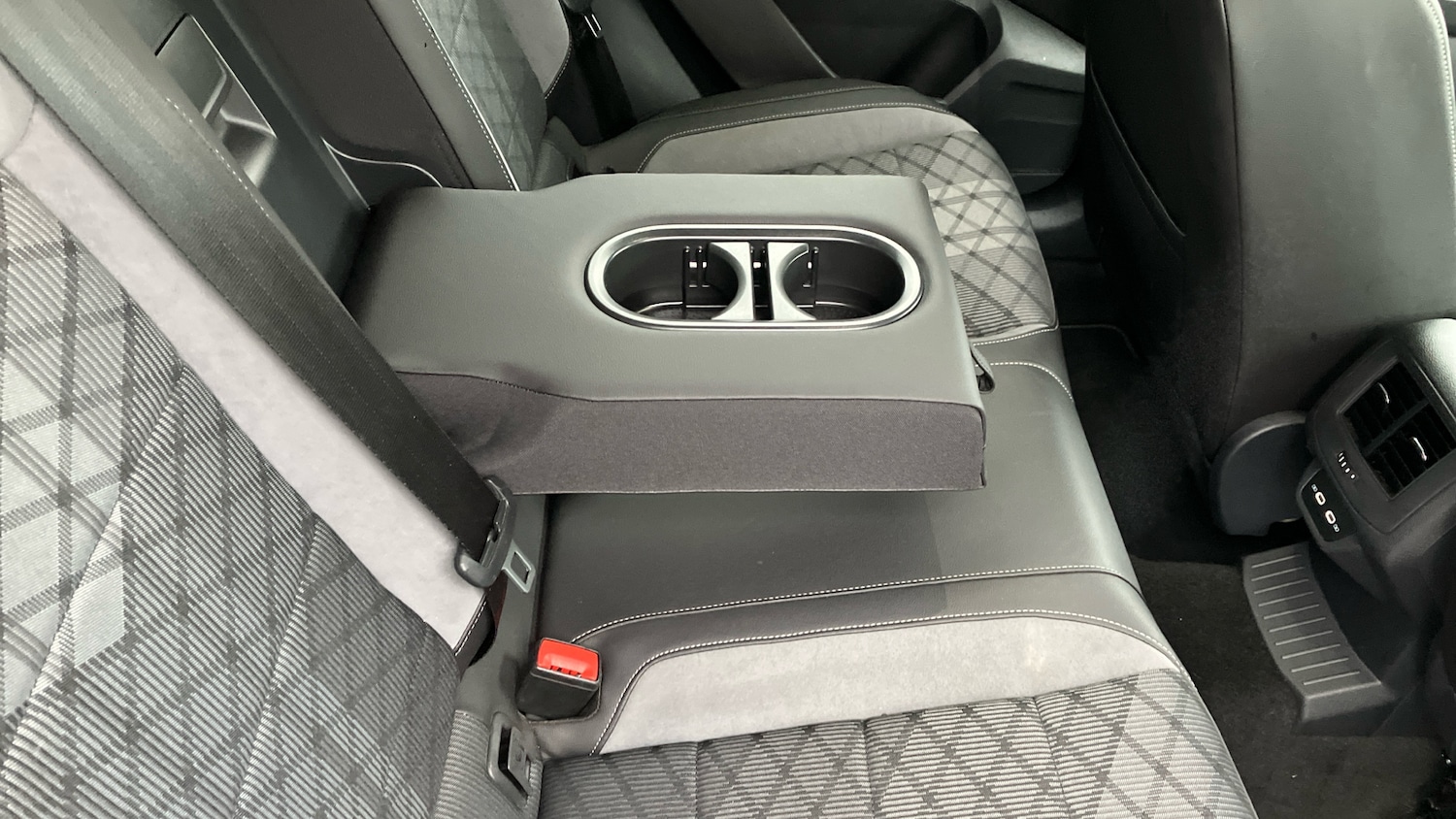 Used Volkswagen T-Roc 2022 for sale - 76948179: Photo 36