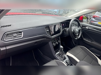 Used Volkswagen T-Roc 2019 for sale - 78736702: Photo