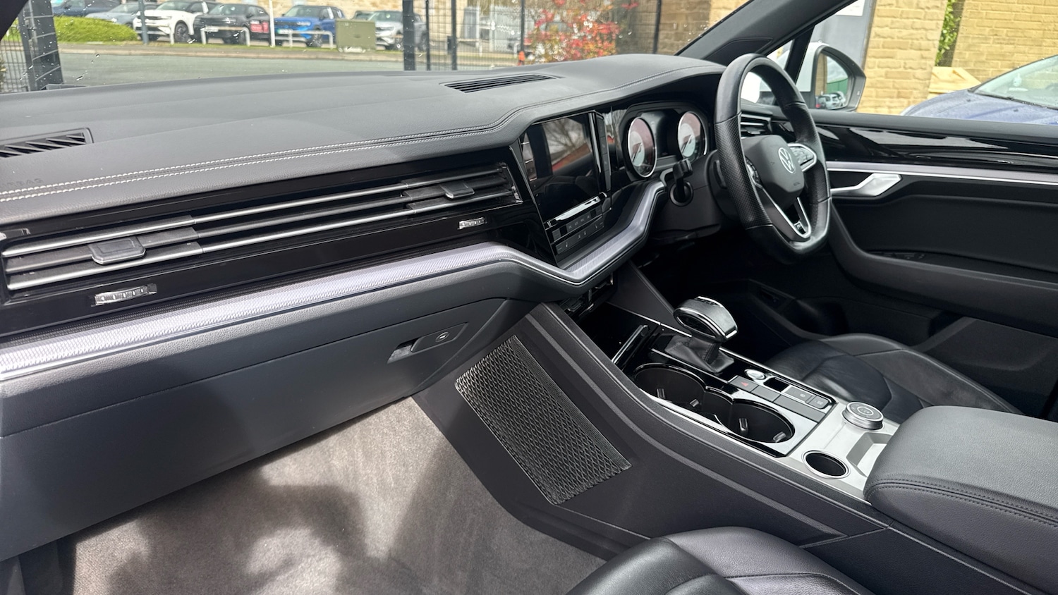 Used Volkswagen Touareg 2021 for sale - 77988931: Photo 2