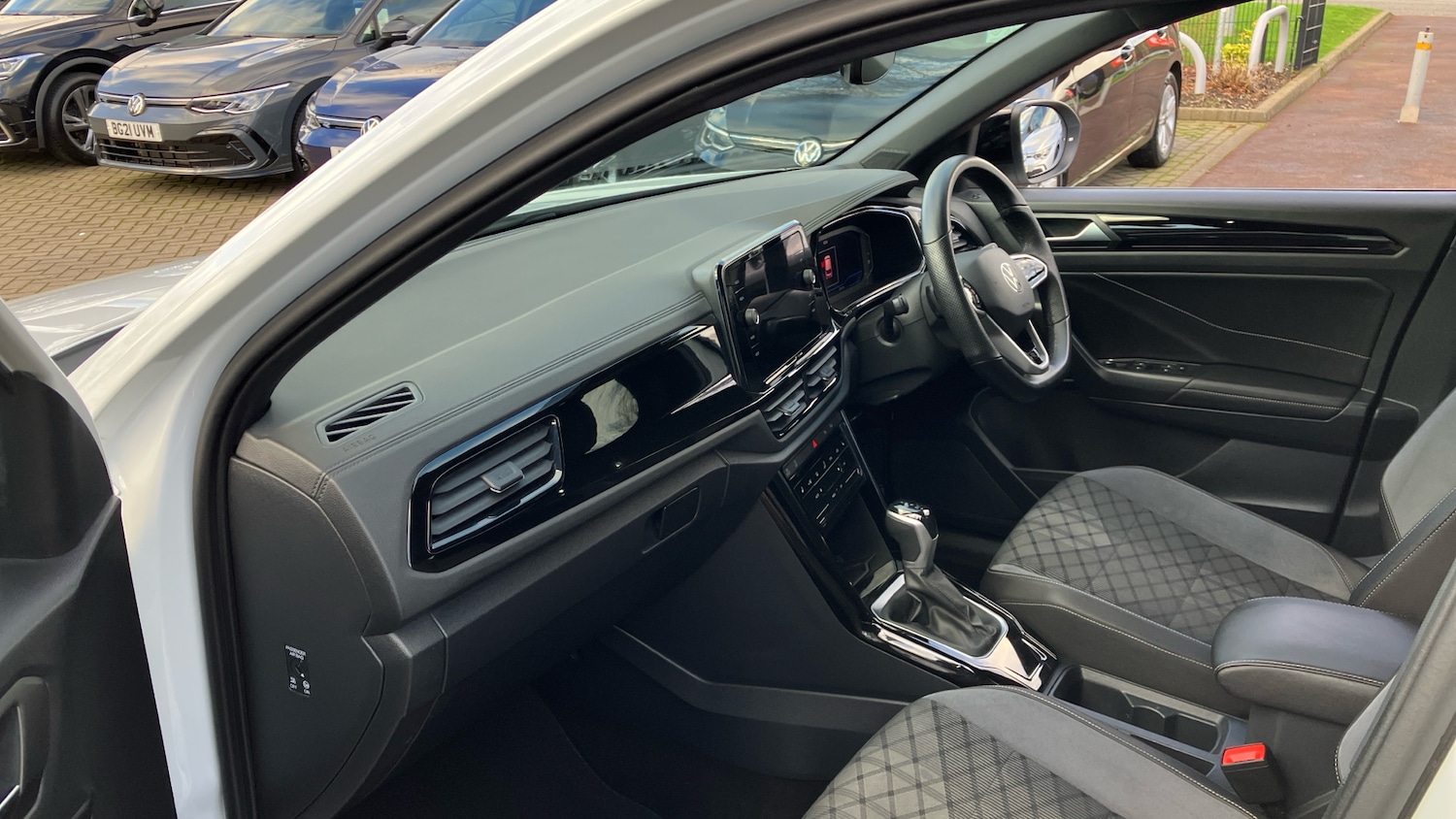 Used Volkswagen T-Roc 2022 for sale - 77023314: Photo 2