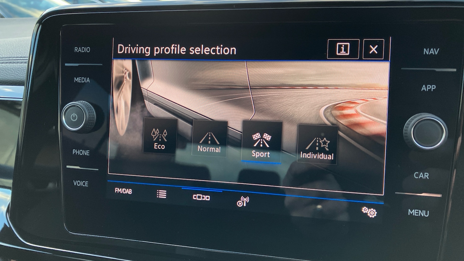 Used Volkswagen T-Roc 2022 for sale - 77023314: Photo 23