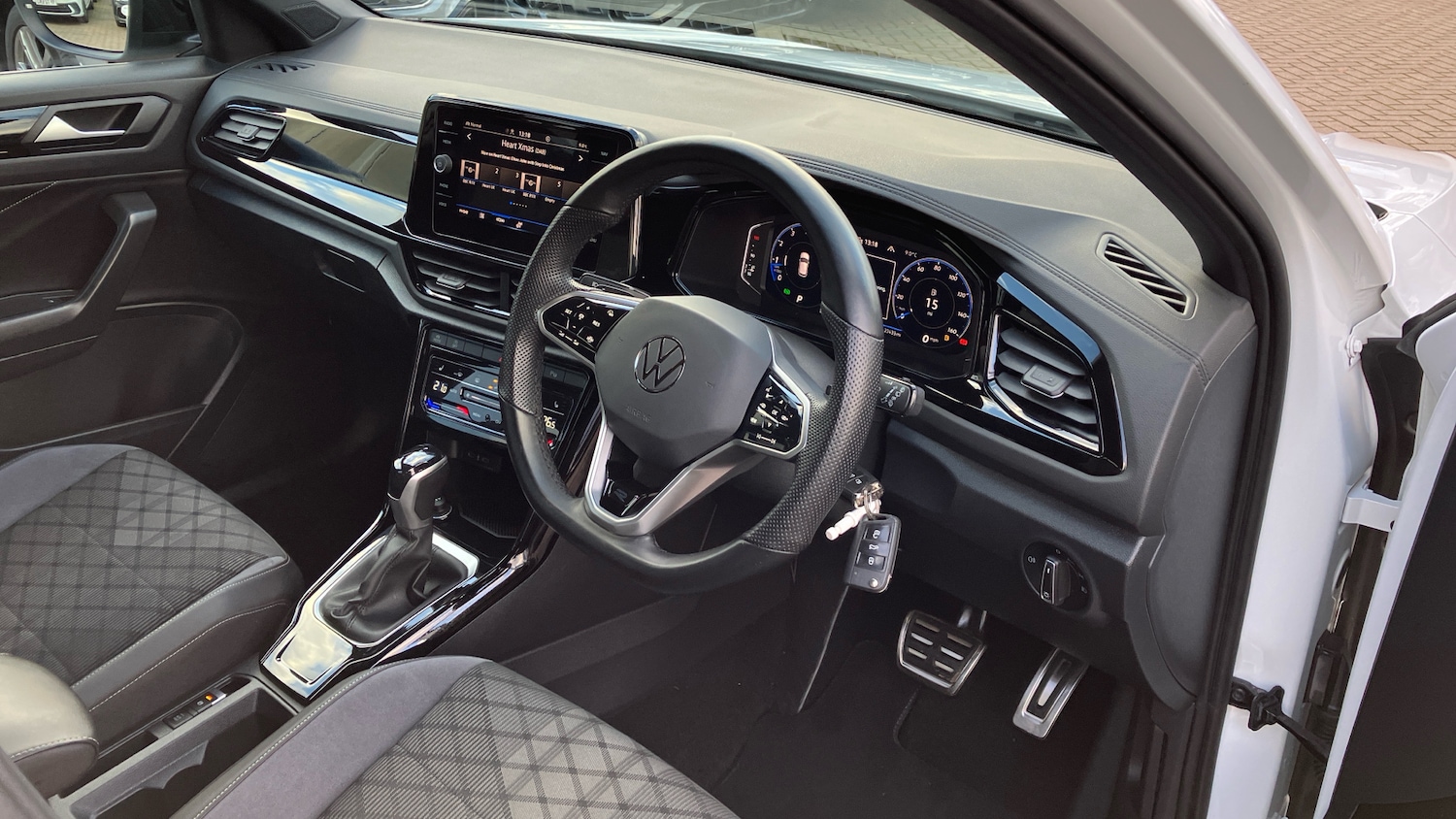 Used Volkswagen T-Roc 2022 for sale - 77023314: Photo 6