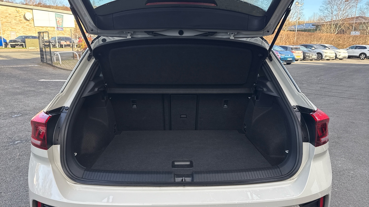 Used Volkswagen T-Roc 2023 for sale - 77128091: Photo 20