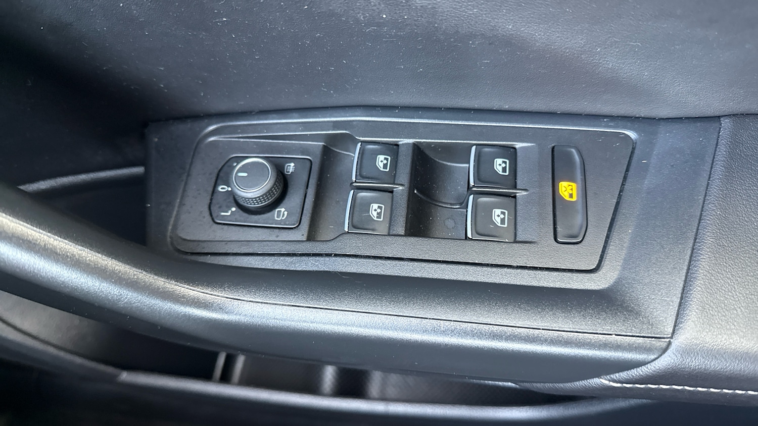 Used Volkswagen T-Roc 2023 for sale - 77128091: Photo 35