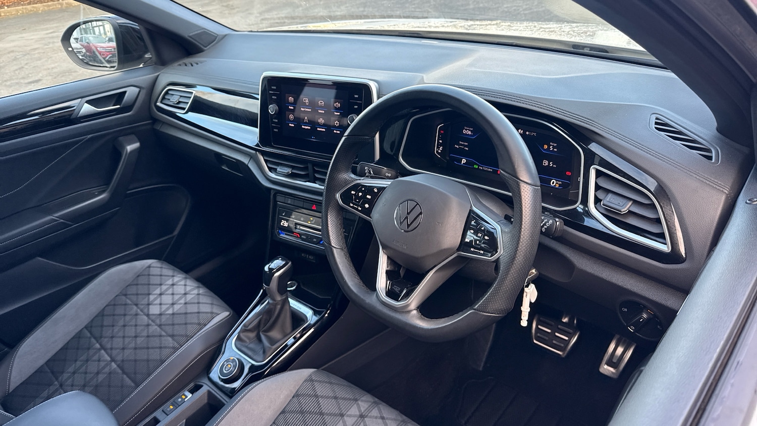 Used Volkswagen T-Roc 2023 for sale - 77128091: Photo 6