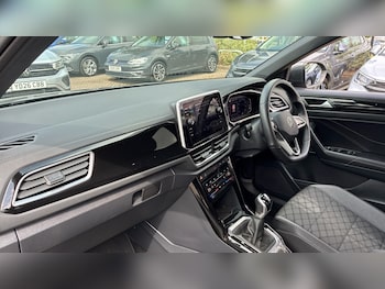 Used Volkswagen T-Roc 2023 for sale - 79379317: Photo
