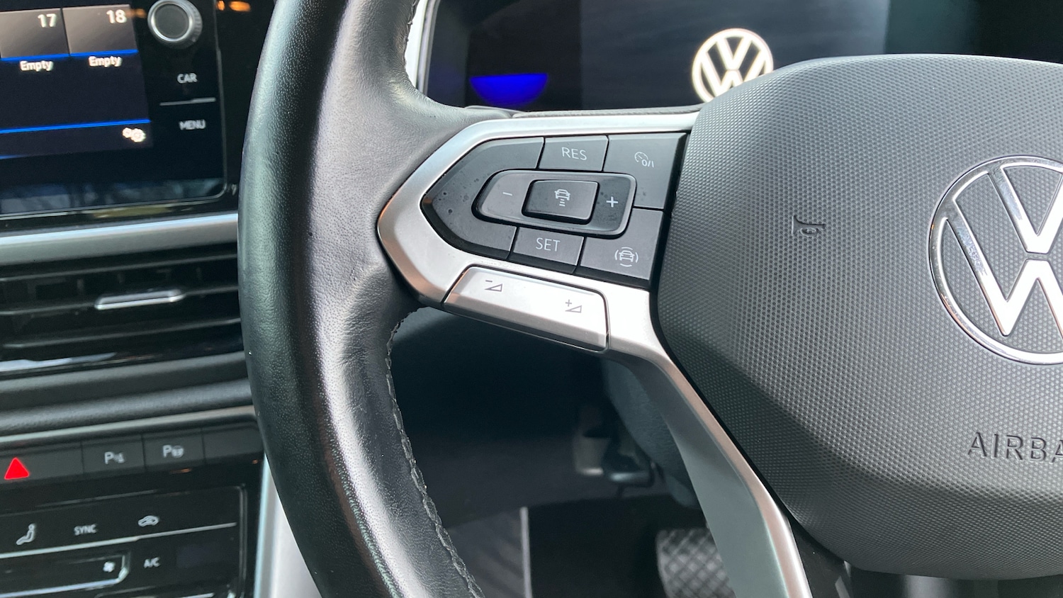 Used Volkswagen T-Roc 2022 for sale - 76507254: Photo 17