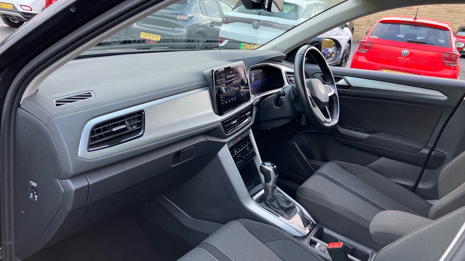 Used Volkswagen T-Roc 2022 for sale - 76507254: Photo 2