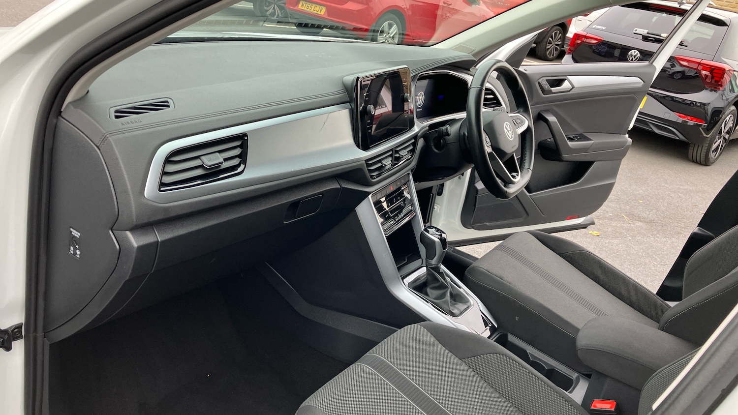 Used Volkswagen T-Roc 2022 for sale - 76263173: Photo 2