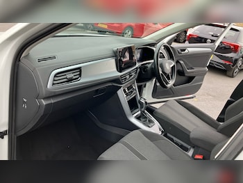 Used Volkswagen T-Roc 2022 for sale - 76263173: Photo 2