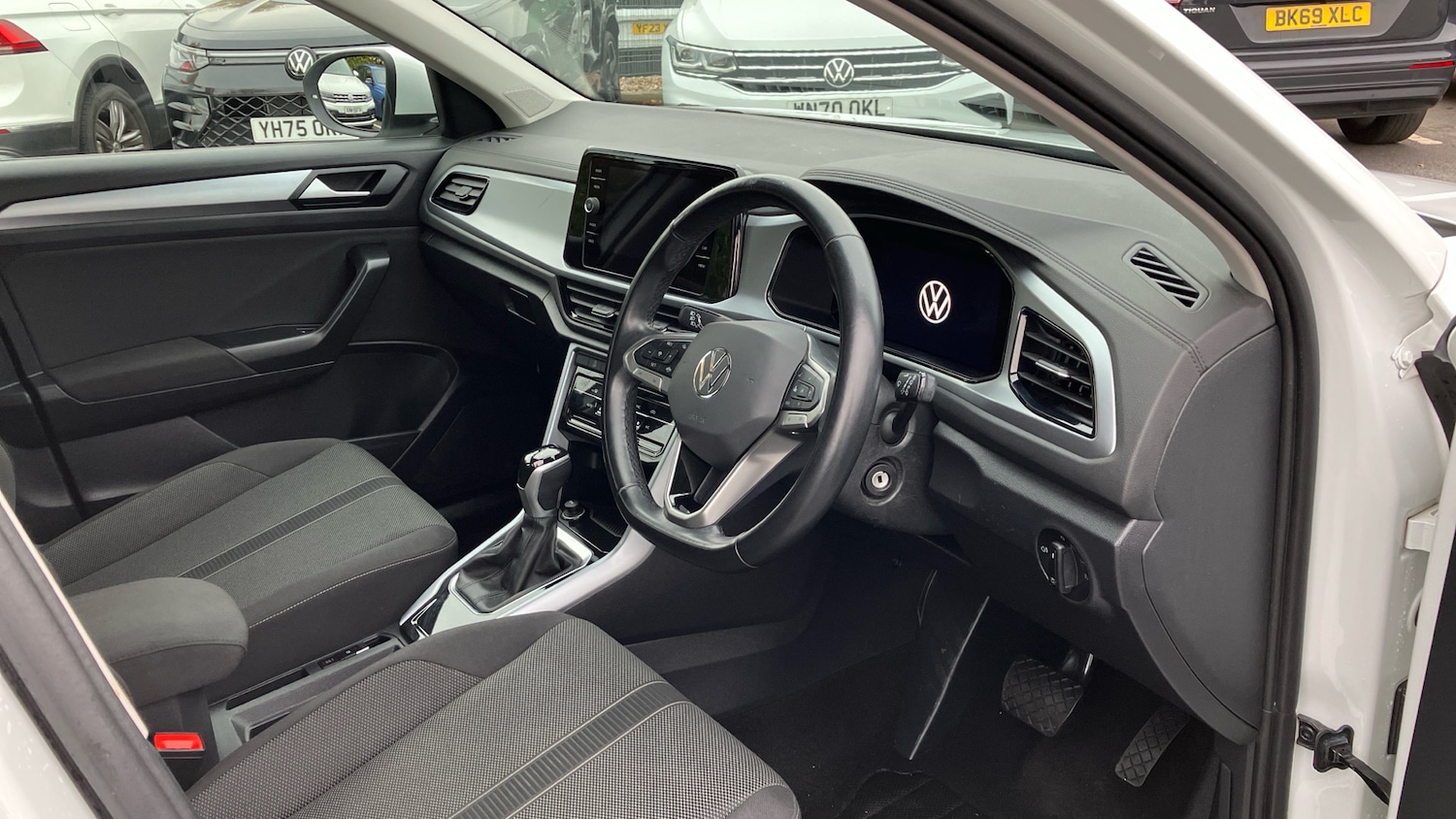 Used Volkswagen T-Roc 2022 for sale - 76263173: Photo 6