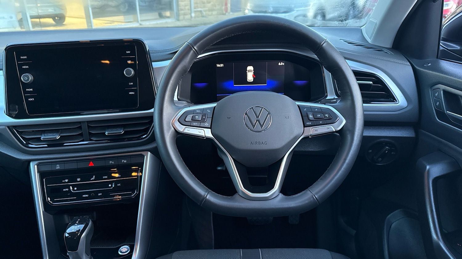 Used Volkswagen T-Roc 2025 for sale - 77370500: Photo 10