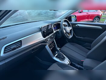 Used Volkswagen T-Roc 2025 for sale - 77370500: Photo