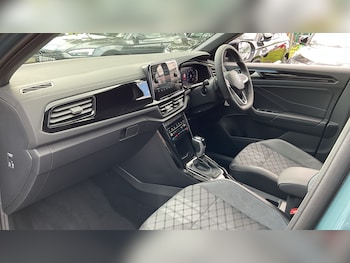 Used Volkswagen T-Roc 2025 for sale - 76075769: Photo 2