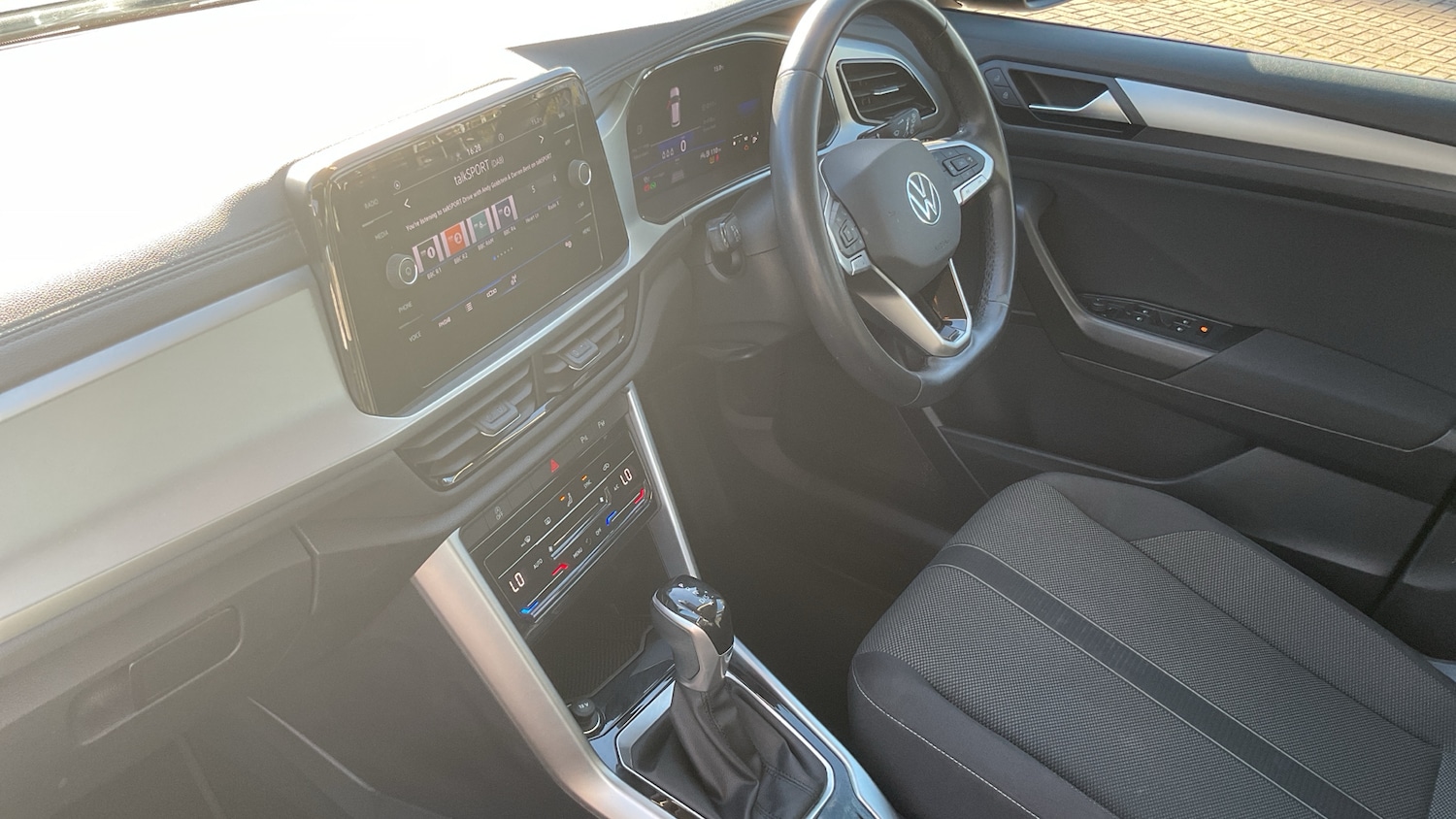 Used Volkswagen T-Roc 2022 for sale - 76063691: Photo 2