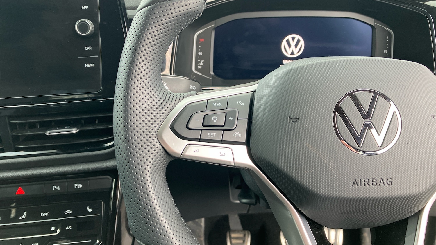 Used Volkswagen T-Roc 2025 for sale - 76374280: Photo 17