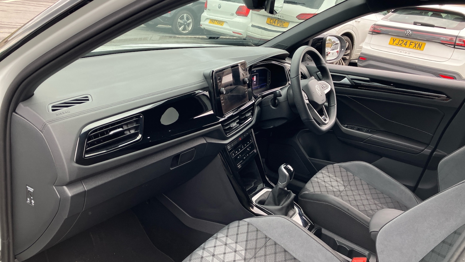 Used Volkswagen T-Roc 2025 for sale - 76374280: Photo 2